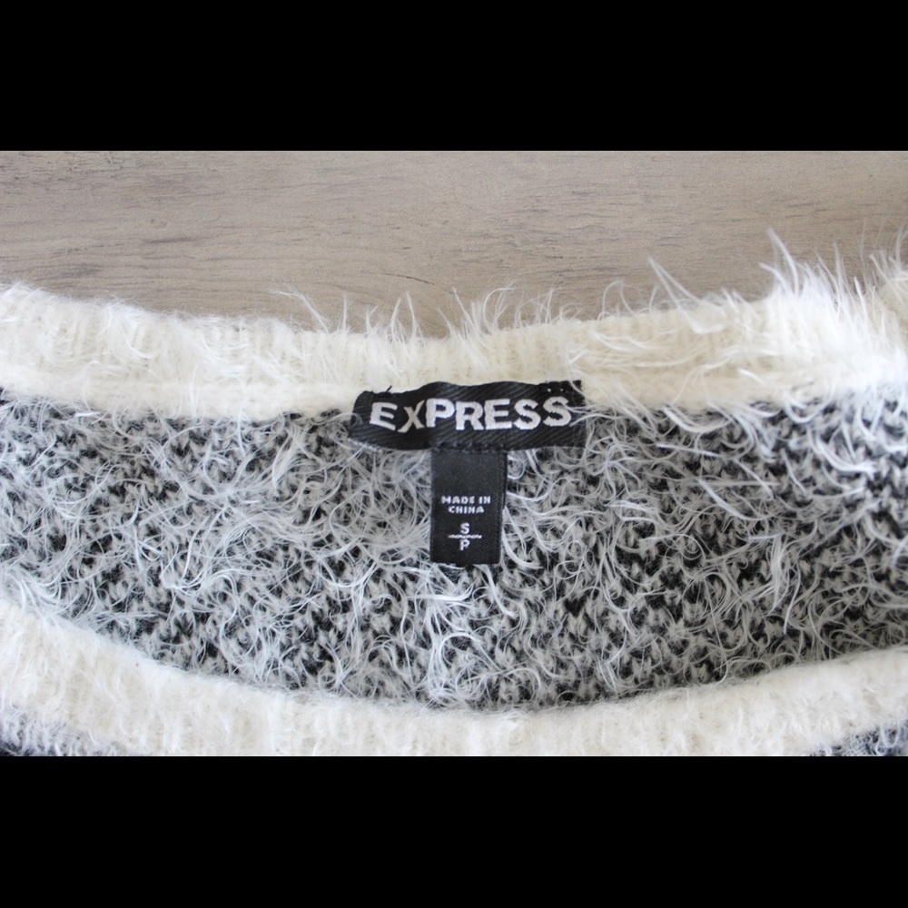 Express Sweater - Picture 4 of 4